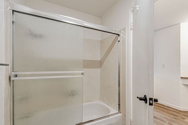 Building Photo - Elegant 3-Bedroom Home with Modern Upgrade...