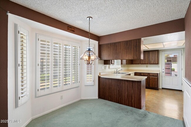 Building Photo - 1001 E Lodge Dr