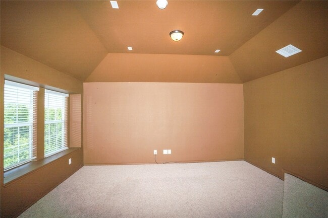 Building Photo - 3905 Vista Mar Dr