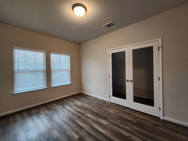 Building Photo - Large 4 Bedroom House in Meyers Landing / Fridge Included / Cute Front Porch / Yard/ CISD