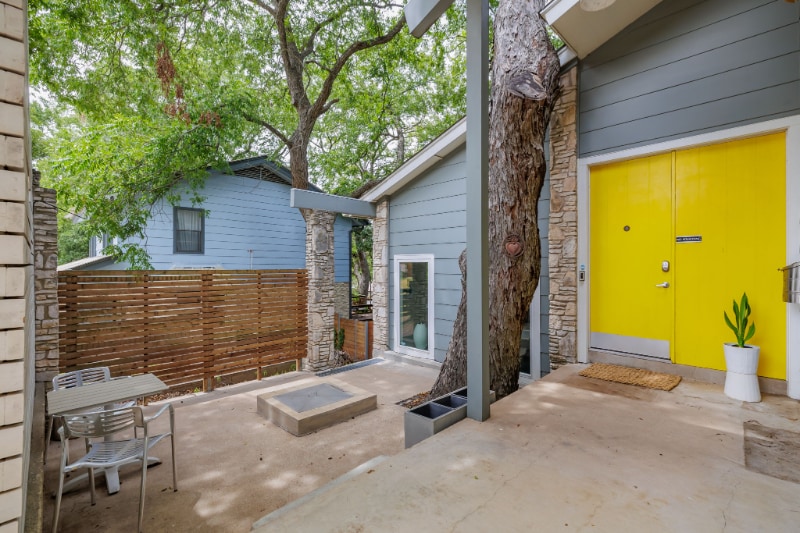 Building Photo - 3202 Santa Monica Dr