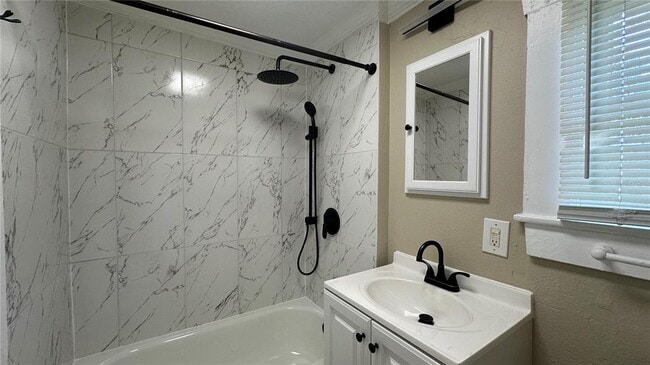 Building Photo - 404 E North St