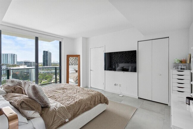 Building Photo - 501 NE 31st St