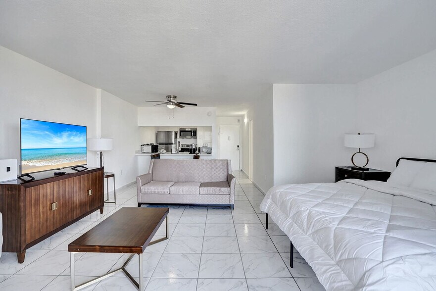 Building Photo - 777 NW 155th Ln