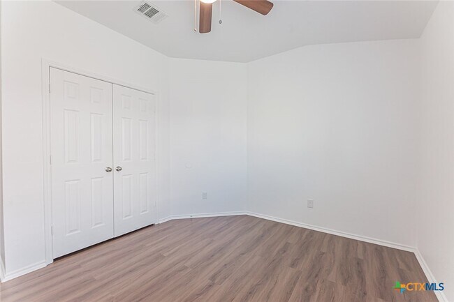 Building Photo - 2302 Terry Dr