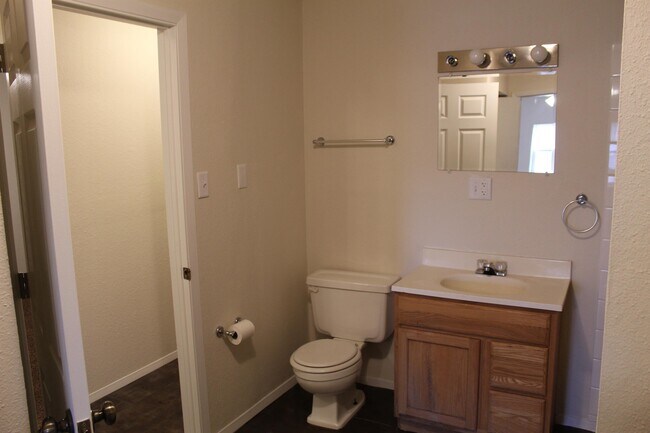 Building Photo - 107 S Augusta Ave