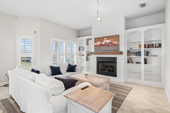 Building Photo - 7585 Jimmy Buffett Mem Hwy