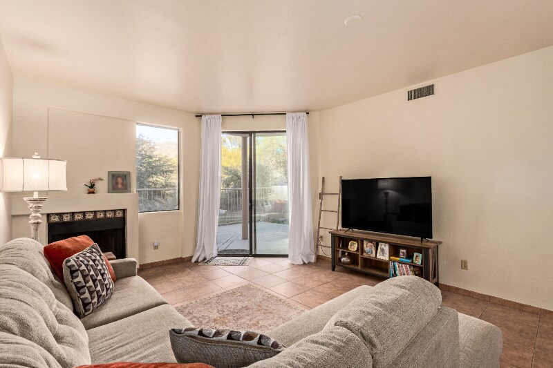 Building Photo - 5675 N Camino Esplendora