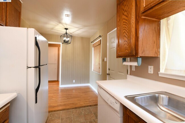 Building Photo - 1672 Terrace Rd