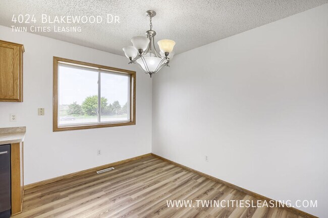 Building Photo - 4024 Blakewood Dr