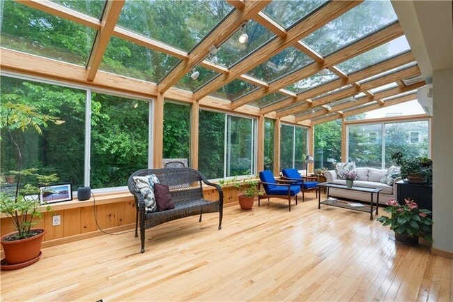 Building Photo - 27 1/2 Doro Pl