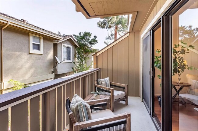 Building Photo - Bright Campbell Condo with Vaulted Ceilings & Private Balconies