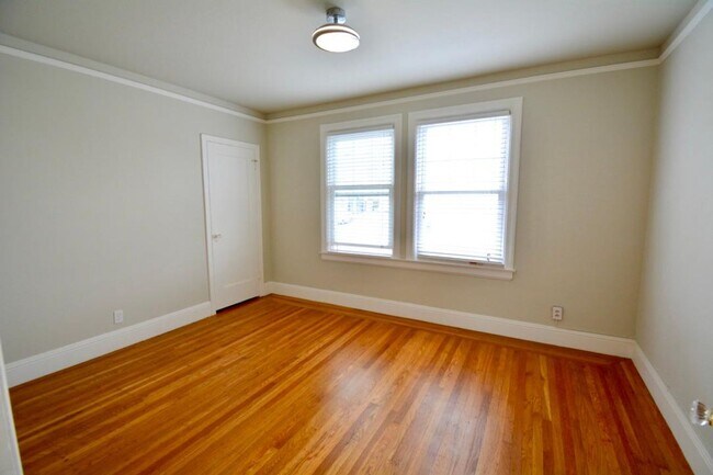 Building Photo - Beautifully Restored, Historic 3 BR + Bonus Room | 1 BA home in the Parkside/Sunset District