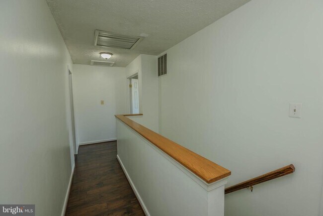 Building Photo - 359 Point to Point Rd