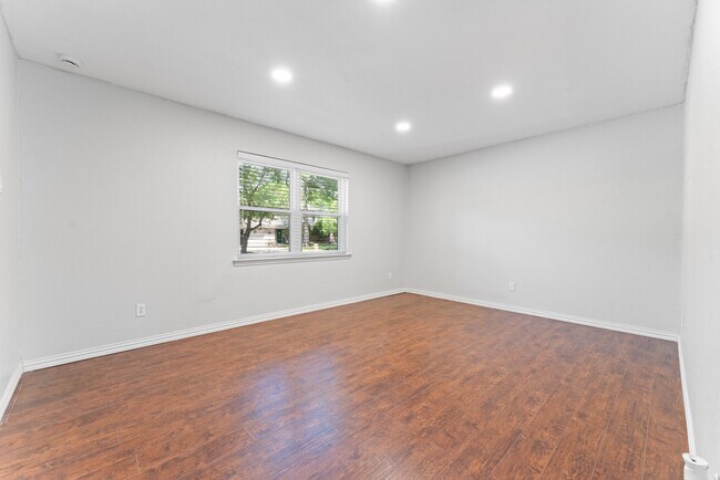 Building Photo - 13036 Glenside Dr