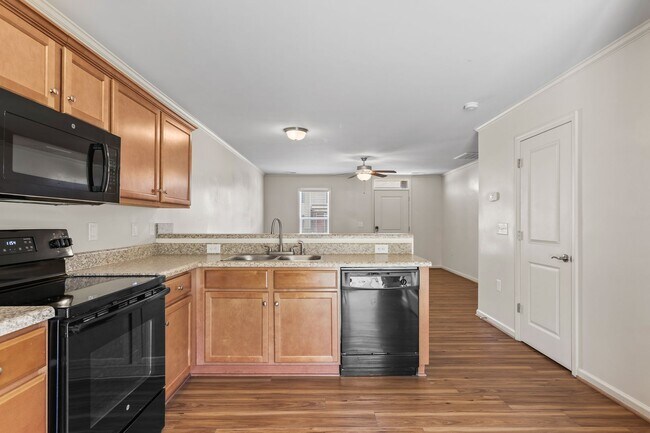 Building Photo - 2BR Townhome Near Camp Lejeune