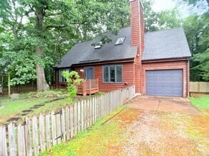 Building Photo - Charming, large wooded lot.