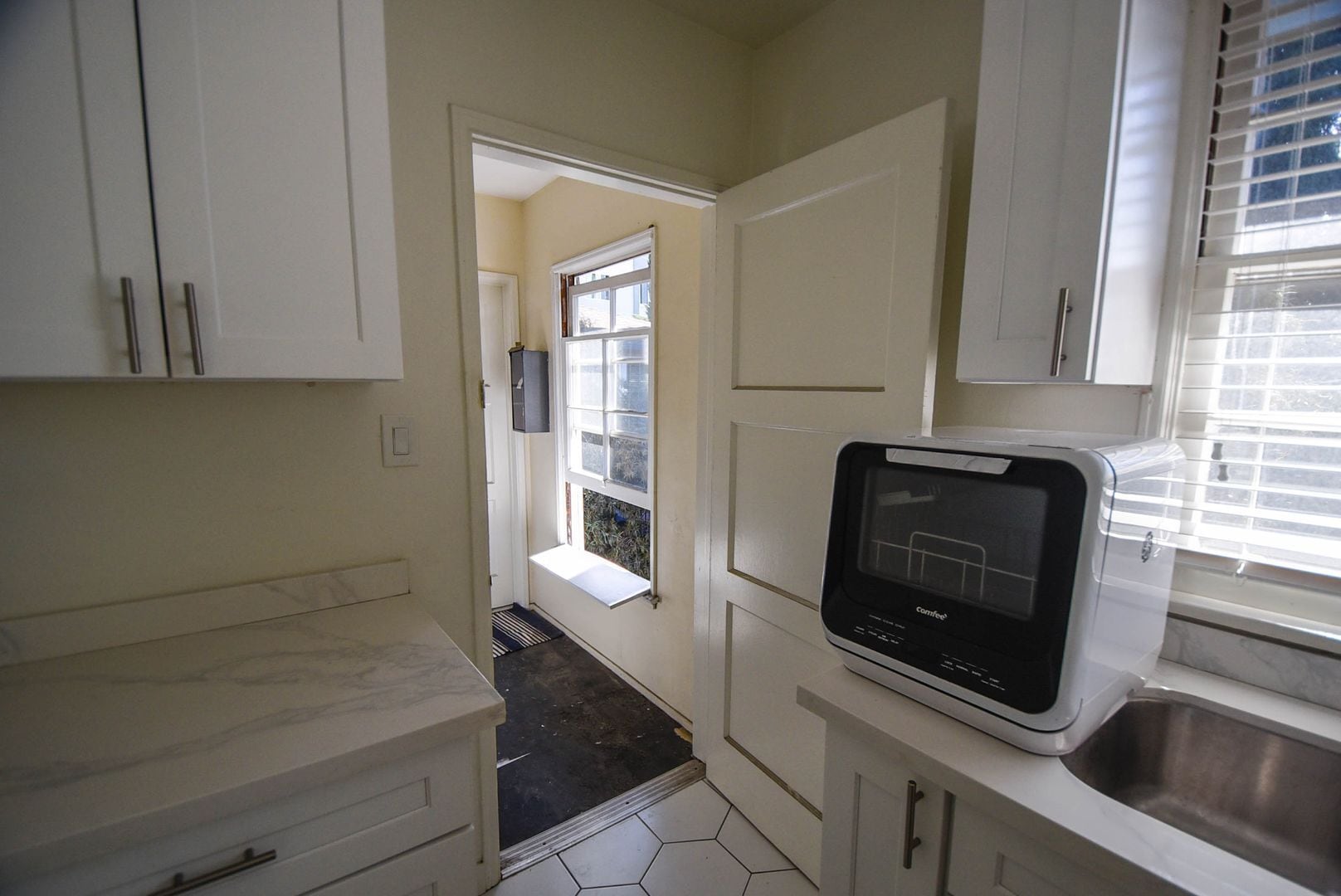 Building Photo - 5654 Camellia Ave