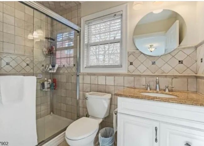 Building Photo - 530 Hort St