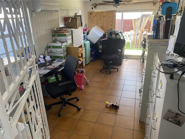 Building Photo - 3251 SW 67th Ave