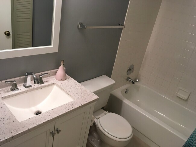 Building Photo - 9870 Watermill Cir