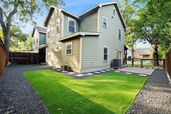 Building Photo - 3207 Holton St
