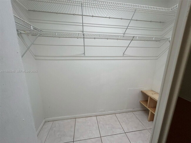 Building Photo - 13952 NE 4th Ave