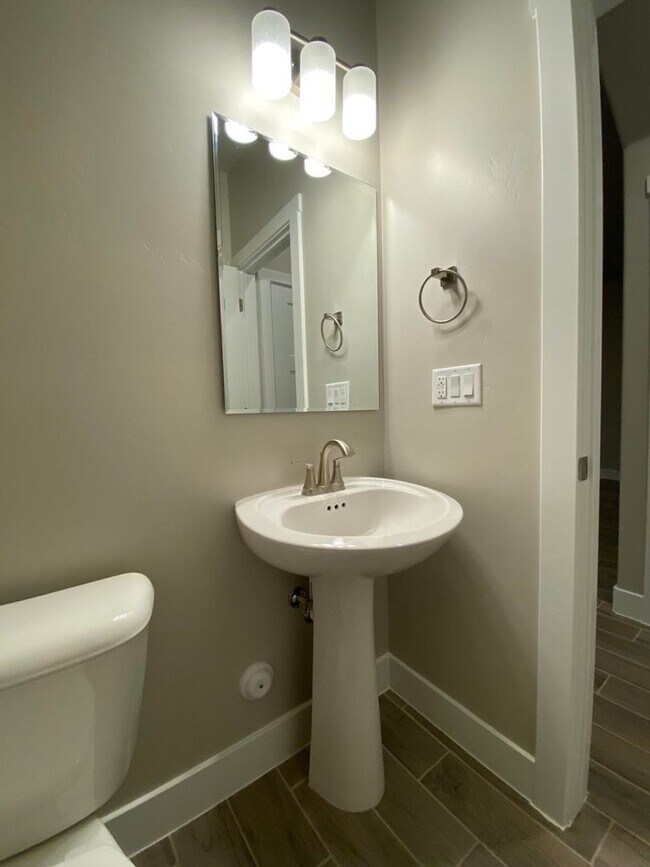 Building Photo - Wonderful 3 Bedroom Townhome. Water, sewer and garbage included.