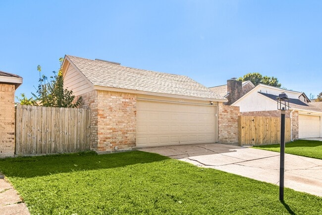 Building Photo - 12805 Westpark Dr