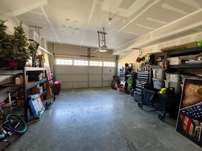 Building Photo - Charming 4 Bedroom/3.5 Bathroom in New WIn...
