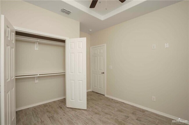 Building Photo - 22 Hiawatha Dr