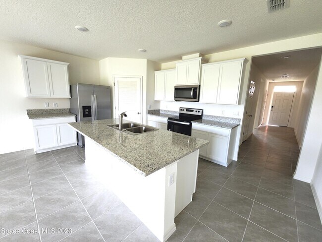 Building Photo - 4925 Amasa Cir