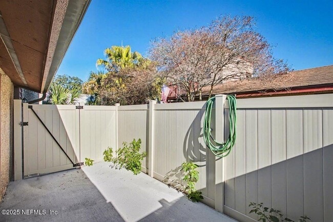 Building Photo - 1569 Arcadia Dr