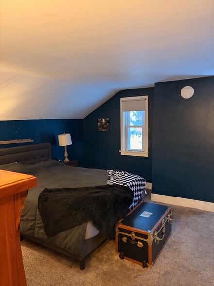 Building Photo - 2644 E Sherman Hollow Rd