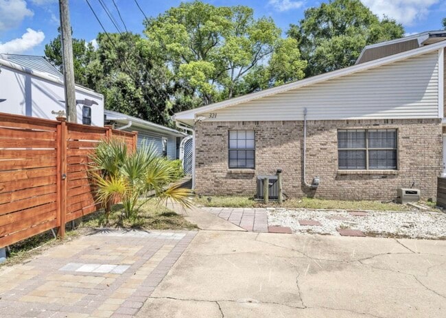 Building Photo - 321 Woodham Ct