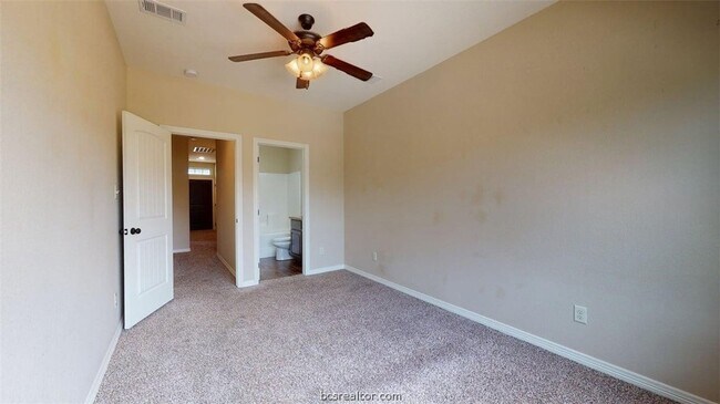 Building Photo - 303 Ash St