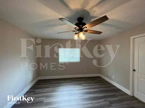 Building Photo - 2670 Denicke St