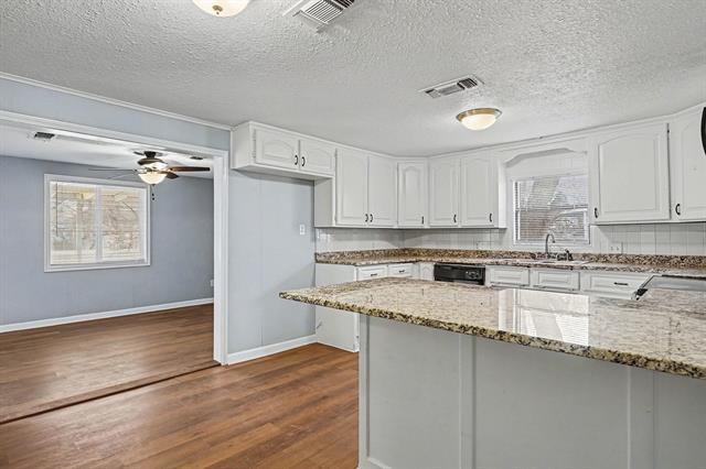 Building Photo - 5421 Buchanan St