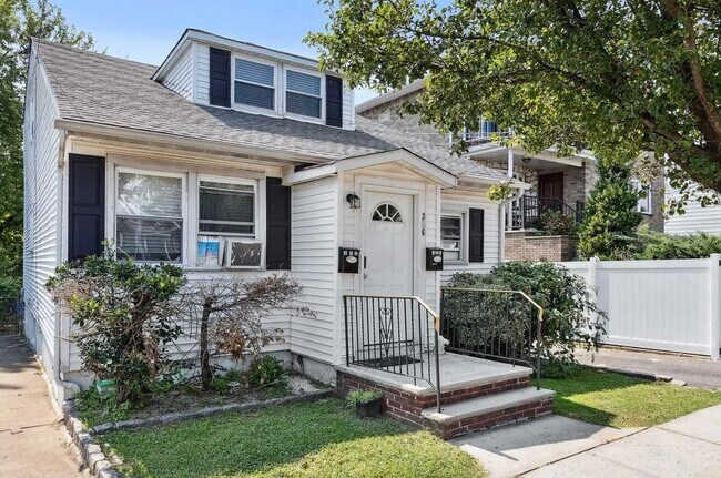 Building Photo - 386 Kennedy Dr