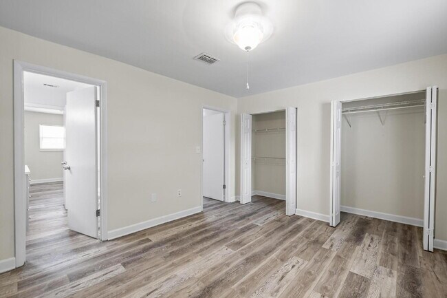 Building Photo - 11359 Bedford Oaks Dr