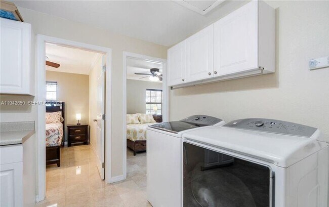 Building Photo - 601 N 44th Ave