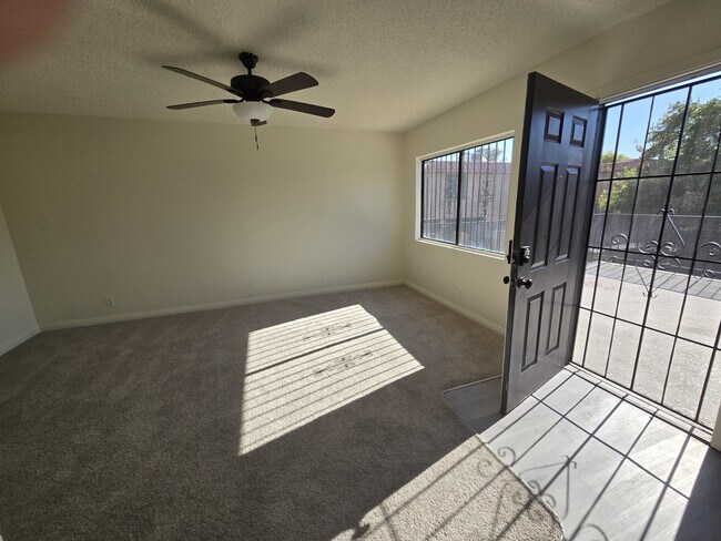 Building Photo - 300 Brookside Ln