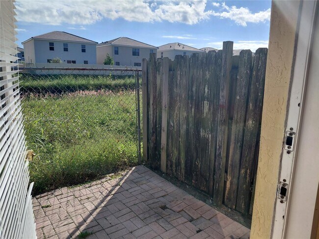 Building Photo - 83 NE 13th Ave