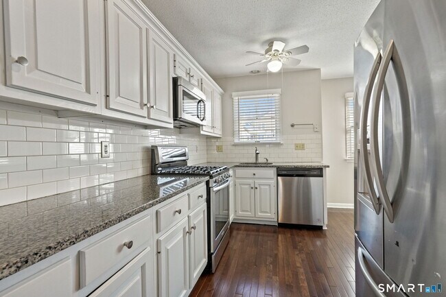 Building Photo - 51 Brittania Dr