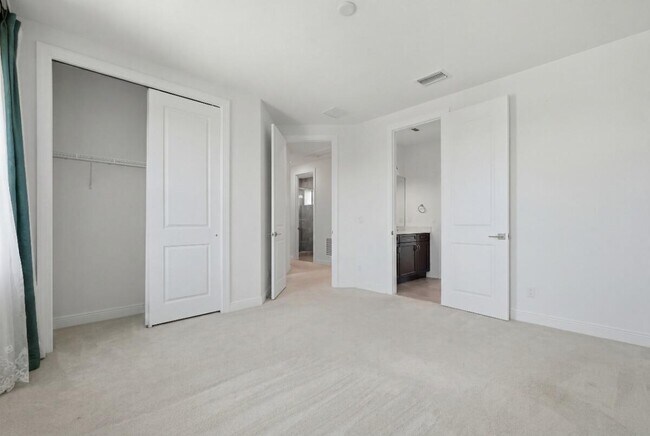 Building Photo - 11760 Bayview Cir