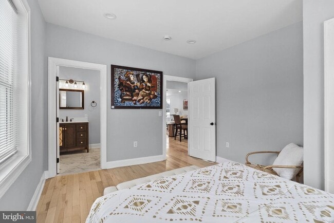 Building Photo - 4840 Hayes St NE