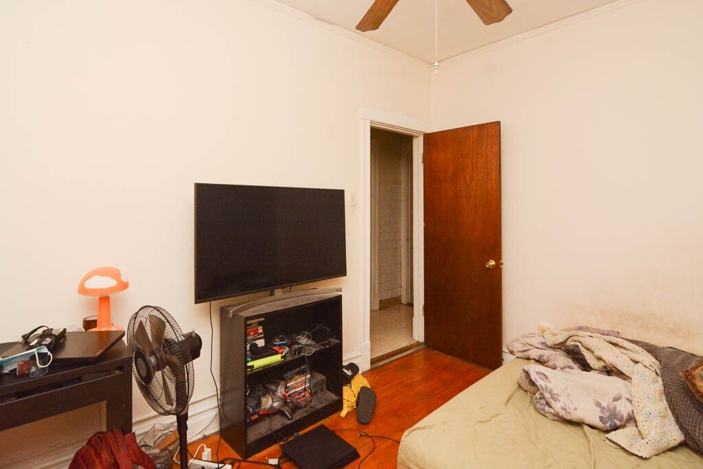 Building Photo - 3821 N Damen Ave