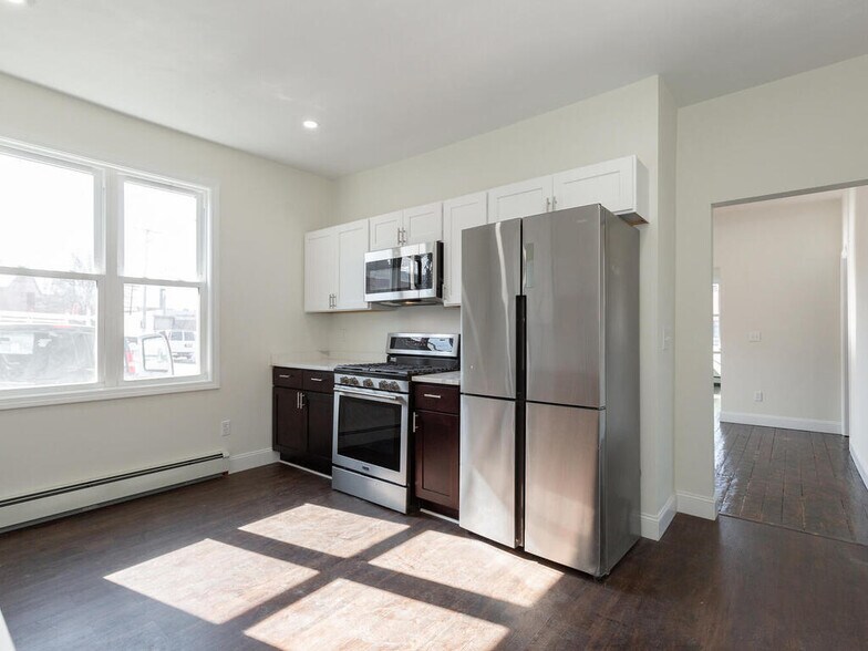 Building Photo - 35 Valley St