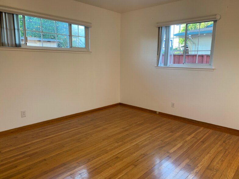 Building Photo - 315 N Abbott Ave