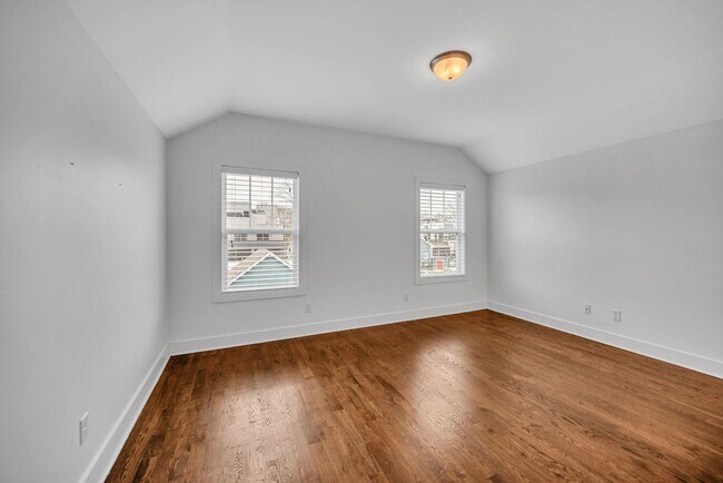 Building Photo - 1809B 5th Ave N